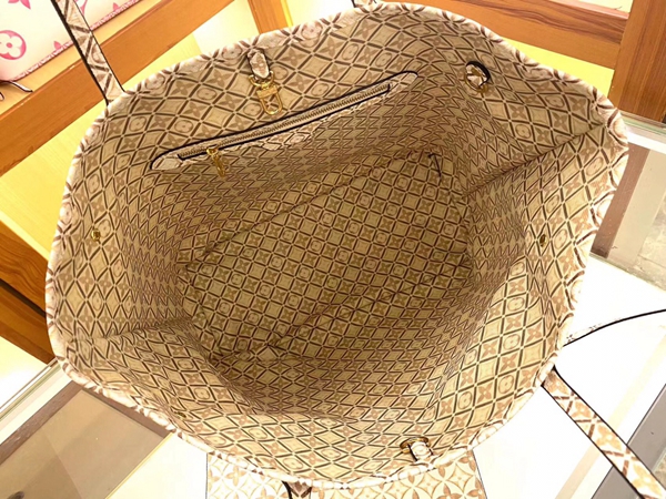 ルイヴィトンバッグ着用イメージ